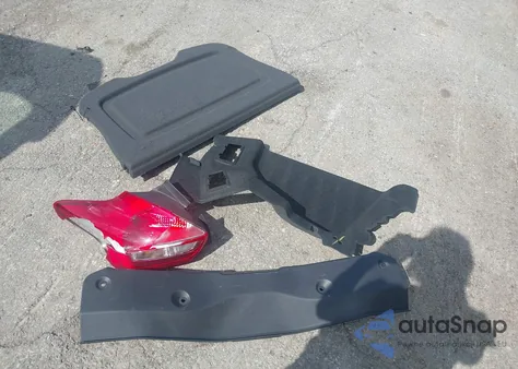 2017 Ford Focus Se z USA, uszkodzony, nr VIN 1FADP3K2XHL328359